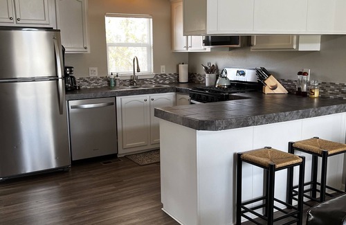 Templeton House | Cozy and comfortable 3 bedroom set in the rural oaks and vineyards.