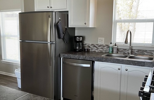 Templeton House | Cozy and comfortable 3 bedroom set in the rural oaks and vineyards.