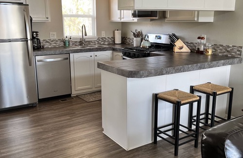 Templeton House | Cozy and comfortable 3 bedroom set in the rural oaks and vineyards.