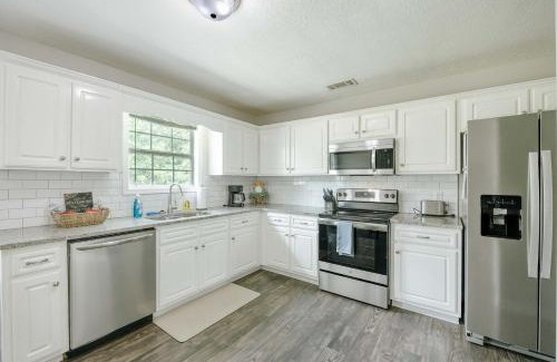 Statesboro House | Cozy and Contemporary Villa 1 Mile from GSU