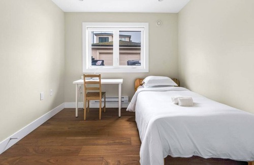 West Point Grey House | Cozy and Convenient 2BR Home near Kitsilano Beach
