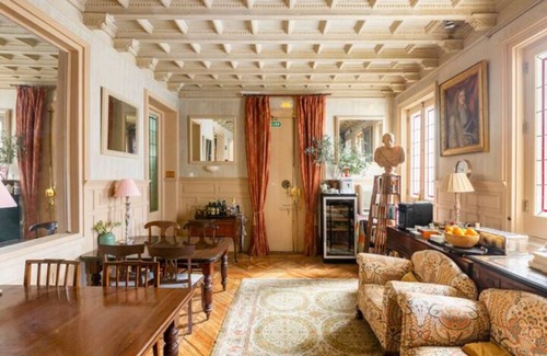 Palacio Apartment | Cozy and Elegant Blue Room with 2 balconies in Opera