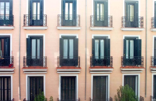Palacio Apartment | Cozy and Elegant Blue Room with 2 balconies in Opera