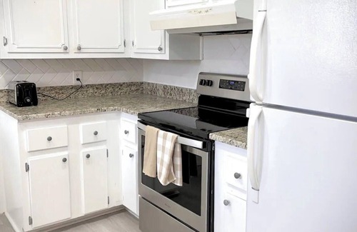 Woodstock House | Cozy and Elegant Home Near Downtown Woodstock!