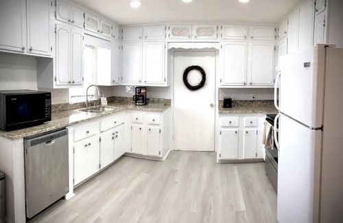 Woodstock House | Cozy and Elegant Home Near Downtown Woodstock!