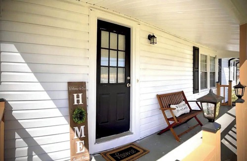 Woodstock House | Cozy and Elegant Home Near Downtown Woodstock!