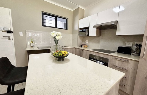 Greater Johannesburg Metropolitan Area Apartment | Cozy and luxurious, Infinitypool - Canvas 82 apartment, 7 mins from Fourways