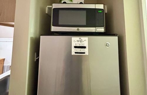 Elizabeth House | Cozy and modern apartment. Only 5 mins from Newark airport and 30 mins to NYC