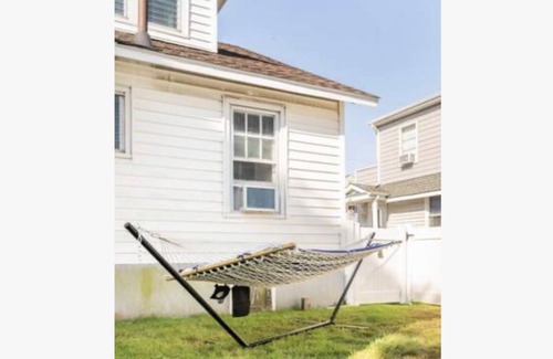 Riviera Cottage | Cozy and nostalgic family friendly shore home