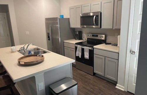Riverdale House | Cozy and Quiet Townhouse