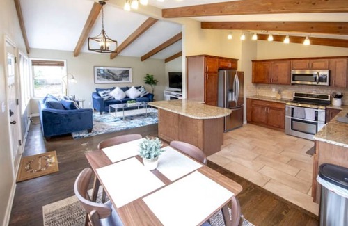 Prairie Village House | Cozy and Quiet 3 BR, 2 BA Home in Prairie Village - Pet Friendly