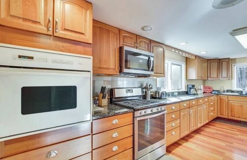 West Bridgton Cottage | Cozy and roomy Maine family retreat 5 mins from Pleasant Mountain
