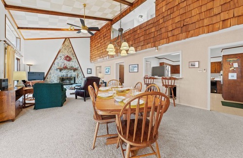 Gainesville House | Cozy and serene fishing cabin, Family Traditions, private dock and lake views.