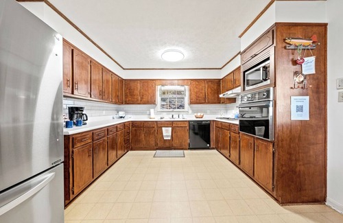 Gainesville House | Cozy and serene fishing cabin, Family Traditions, private dock and lake views.