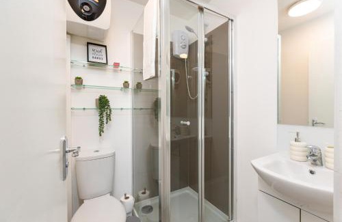 Harrow Road Apartment | Cozy and Small Studio Zone 2 near Maida vale 6