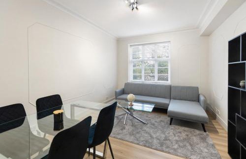 Golders Green Apartment | Cozy and spacious full size flat