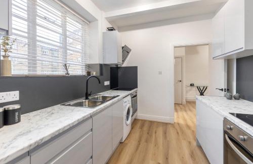 Golders Green Apartment | Cozy and spacious full size flat