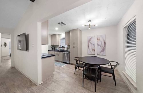 Pasadena House | Cozy and Stylish 3-Bedroom Family Retreat