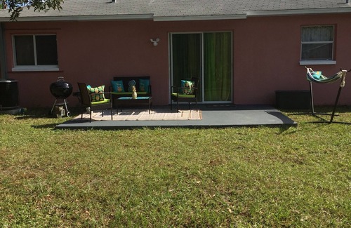 North Port House | Cozy and stylish house with wooded view in North Port, Fl
