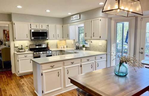Jeffersontown House | Cozy and Updated Louisville Home with 4 bedrooms and a pool table and gym!