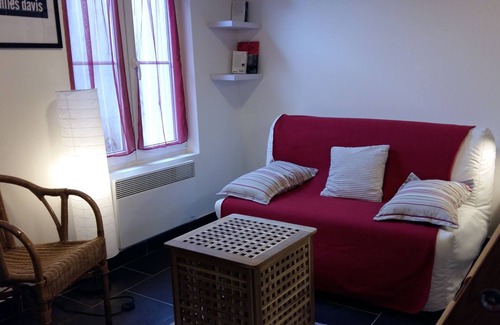 Malakoff Apartment | Cozy and very quiet studio 8 minutes from Paris Montparnasse (metro, train)