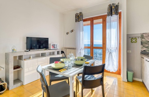 Santo Stefano al Mare Apartment | Cozy apartment in Santo Stefano al Mare