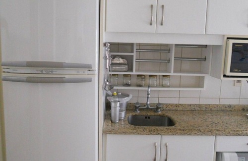 Jurere Internacional Apartment | Cozy apartment on Florianópolis' most famous beach.