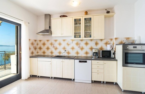 Kastel Kambelovac Apartment | Cozy apartment in Kastel Kambelovac