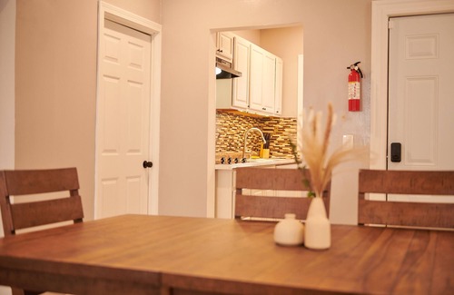 Smith Hill Apartment | Cozy apartment 1st 10min Walk Downtown | City View