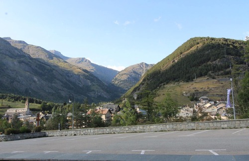 Termignon Apartment | Cozy Apartment 4 pers - Ski-in, Balcony, Free WiFi