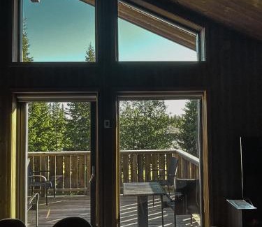Ringsaker House | Cozy Apartment electric car charger & ski in out Sjusjøen