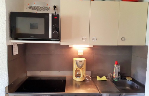 Les Deux Alpes Apartment | Cozy apartment for 6 at the foot of the slopes with parking and pets allowed