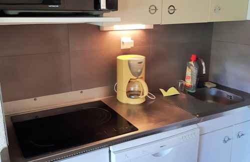 Les Deux Alpes Apartment | Cozy apartment for 6 at the foot of the slopes with parking and pets allowed
