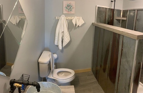 Barnardsville Apartment | Cozy apartment for 2. Nice getaway with beautiful local scenery.