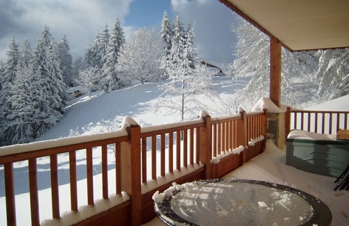 Cohennoz Apartment | Cozy Apartment for 6 with Pool, Balcony, and Private Parking in Crest-Voland