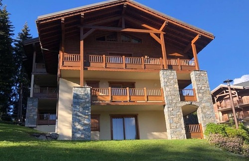 Cohennoz Apartment | Cozy Apartment for 6 with Pool, Balcony, and Private Parking in Crest-Voland