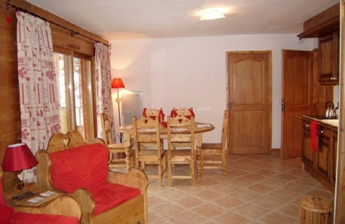 Cohennoz Apartment | Cozy Apartment for 6 with Pool, Balcony, and Private Parking in Crest-Voland