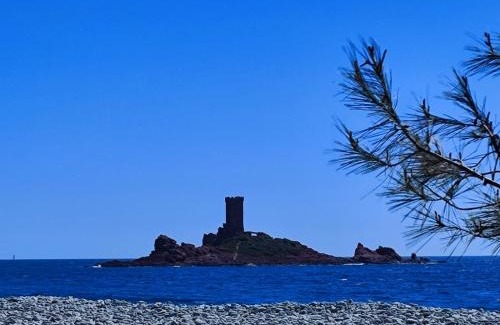 Agay Apartment | Cozy Apartment in Agay with Stunning Views