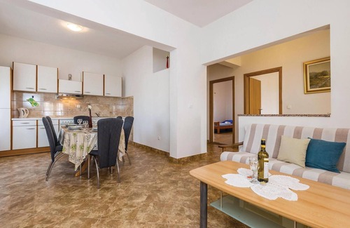 Lukovo Sugarje Apartment | Cozy apartment in Lukovo Sugarje