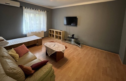 Nagyzuglo Apartment | Cozy apartment in a family-friendly area