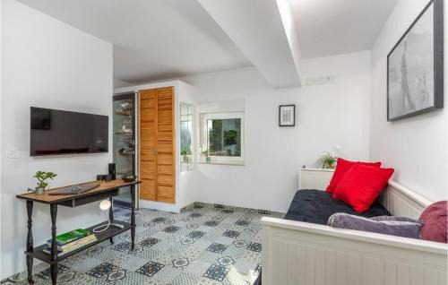 Bogovici Apartment | Cozy Apartment In Bogovici With Wifi
