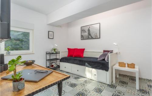 Bogovici Apartment | Cozy Apartment In Bogovici With Wifi