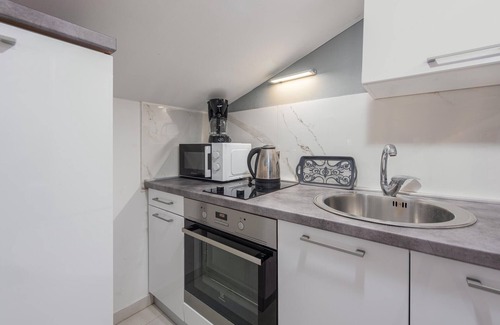Ribarica Apartment | Cozy apartment in Cesarica with kitchen