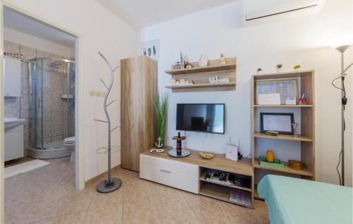 Valbandon Apartment | Cozy Apartment In Fazana With Wifi