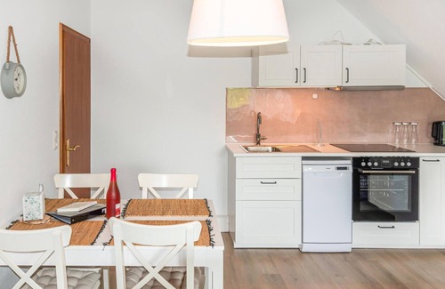 Schwackendorf Apartment | Cozy apartment in Hasselberg with WiFi