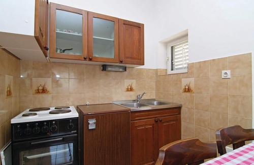 Jadrtovac Apartment | Cozy apartment in Jadrtovac with WiFi