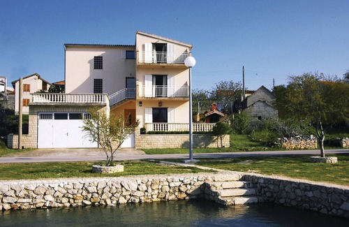 Jadrtovac Apartment | Cozy apartment in Jadrtovac with WiFi