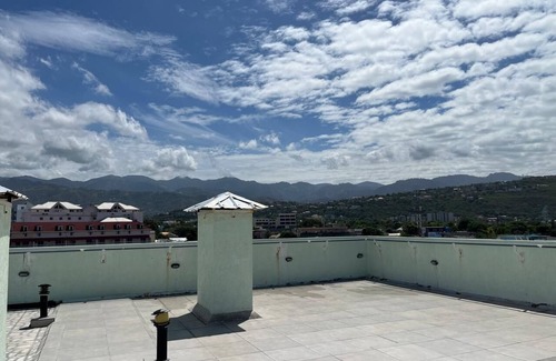 Eden Gardens Apartment | Cozy apartment in lovely Kingston 5 with WiFi, AC
