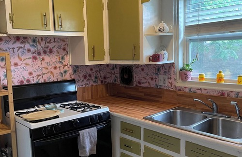 Poncey-Highland Apartment | Cozy apartment in Midtown!