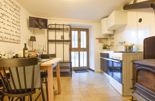 Comeglio Apartment | Cozy apartment in Moneglia with kitchen